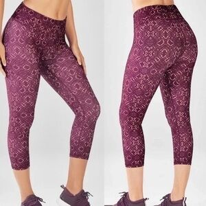 Fabletics Mid-Rise Amara Printed Powerlite Crop Capris Leggings size Medium